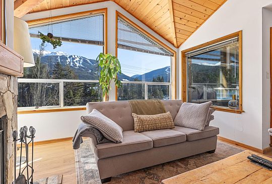 4 7015 NESTERS ROAD Whistler BC Canada