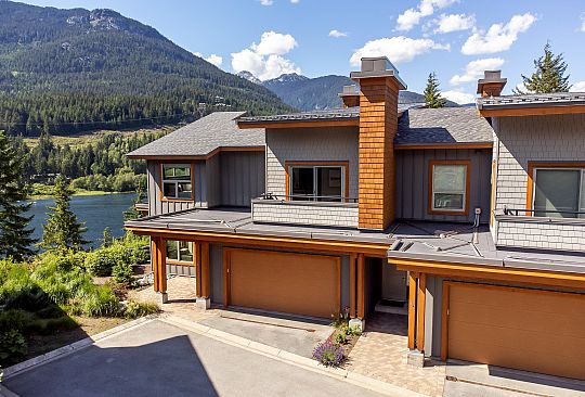 5 3075 HILLCREST DRIVE Whistler BC Canada