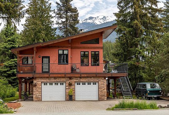 7236 S FITZSIMMONS ROAD Whistler BC Canada
