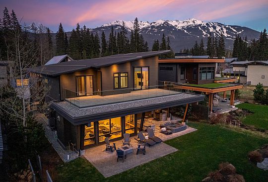 8044 CYPRESS PLACE Whistler BC Canada