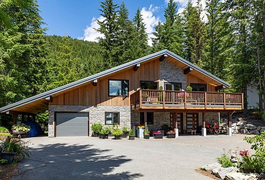 8313 CHALET DRIVE Whistler BC Canada